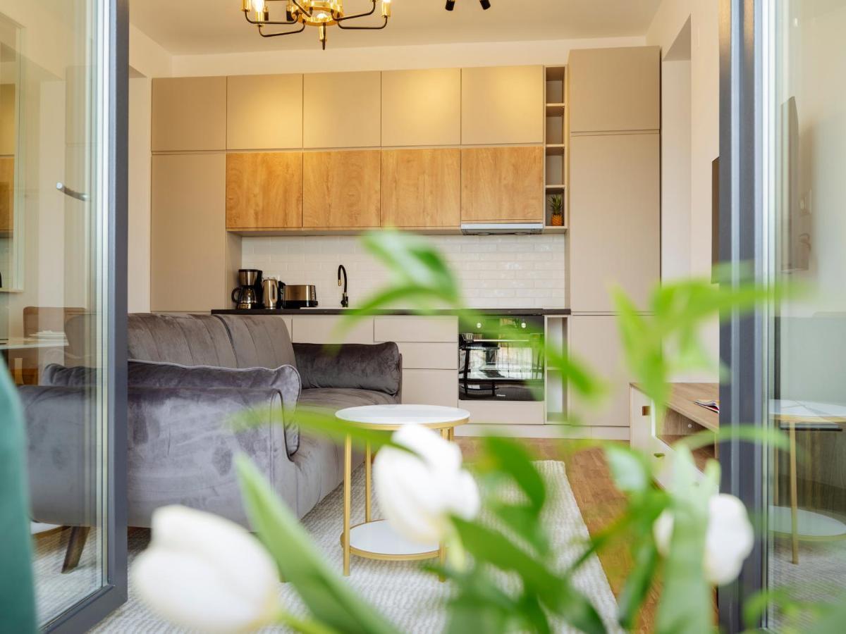 Sunny 2Br Flat - Top Location - Amazing Balcony Бухарест Екстер'єр фото