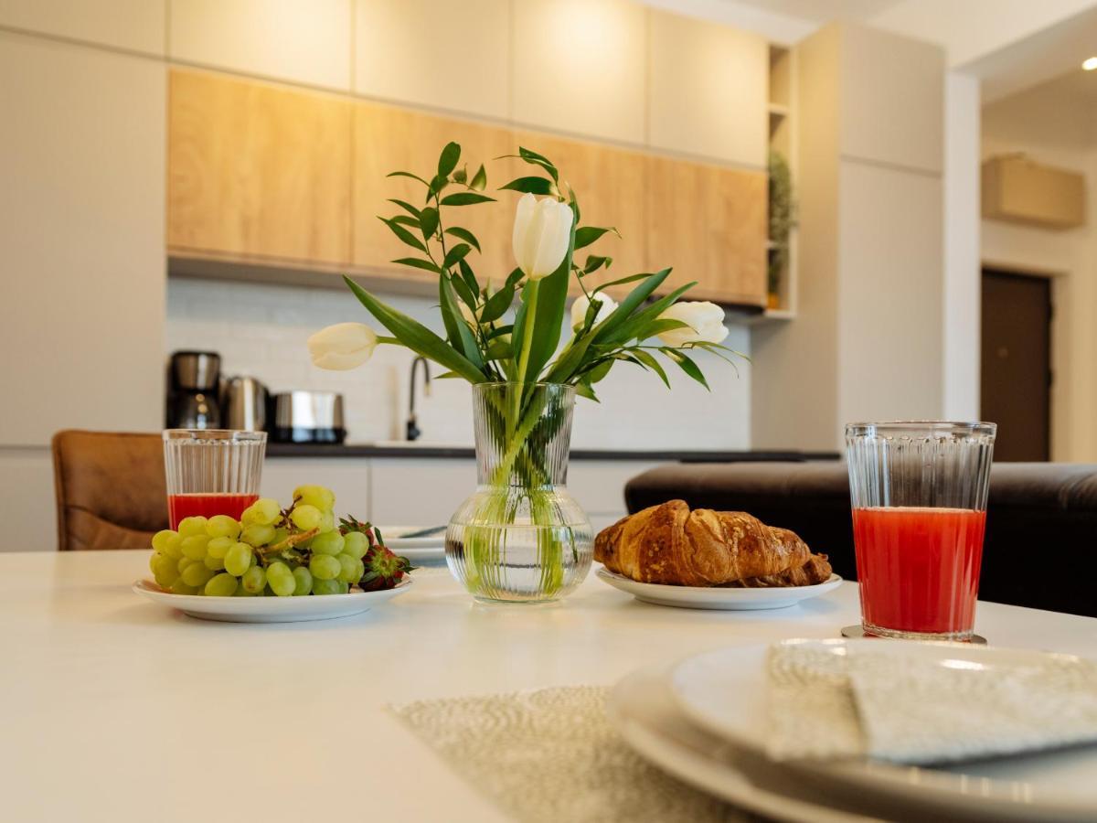 Sunny 2Br Flat - Top Location - Amazing Balcony Бухарест Екстер'єр фото