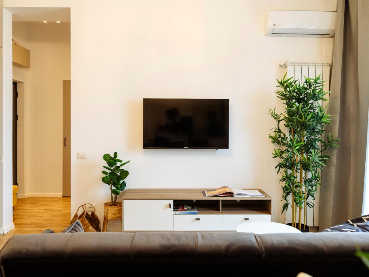 Sunny 2Br Flat - Top Location - Amazing Balcony Бухарест Екстер'єр фото