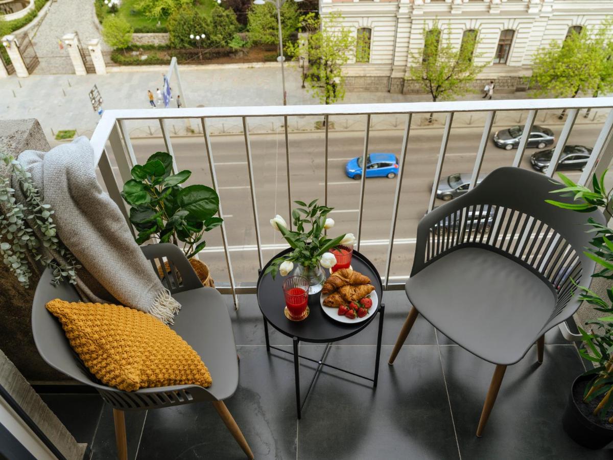 Sunny 2Br Flat - Top Location - Amazing Balcony Бухарест Екстер'єр фото