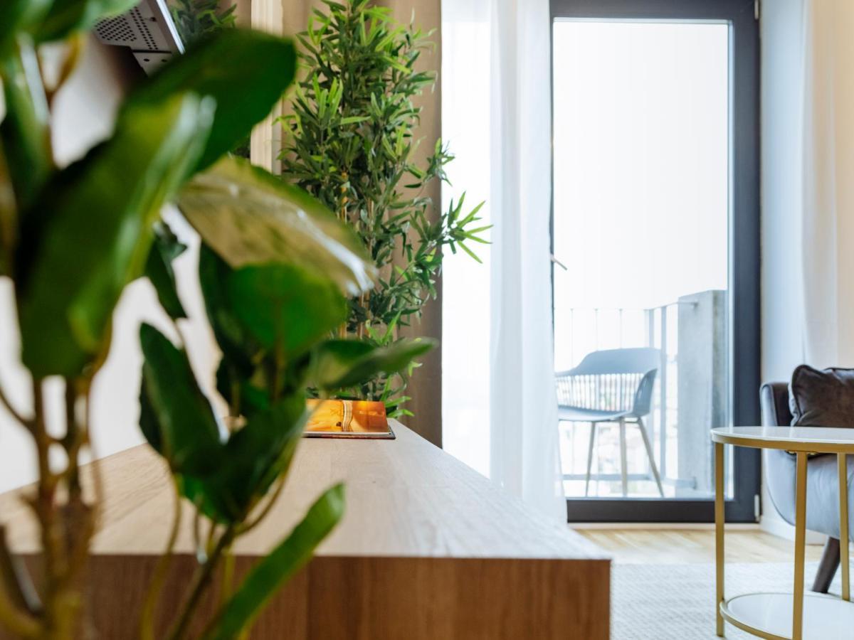 Sunny 2Br Flat - Top Location - Amazing Balcony Бухарест Екстер'єр фото