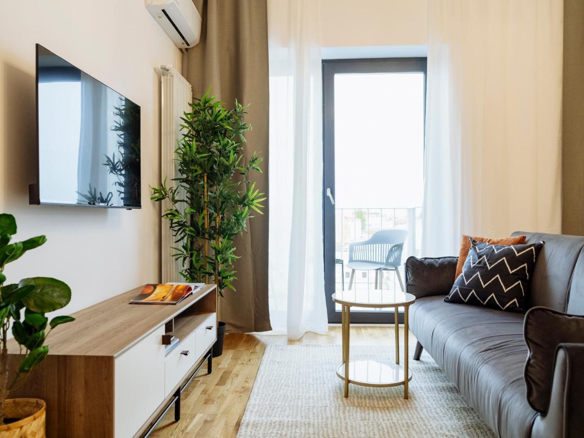 Sunny 2Br Flat - Top Location - Amazing Balcony Бухарест Екстер'єр фото